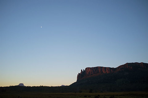 overland track, tasmania - Mt Oatleigh from Pelion hut